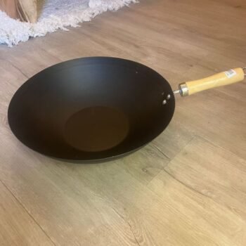 Wok / sarten de acero con mango de madera de 34 x 7 cm