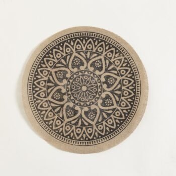 Plato de sitio / individual de arpillera fina modelo Thientou estampado en negro o blanco de 38cm