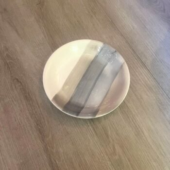 Plato de postre de ceramica modelo Kabas lineas naturales de 19 cm