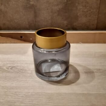 Florero de vidrio fume con borde dorado de 10 cm
