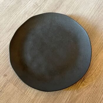 Plato playo de ceramica organica carbon linea Ode de 26,5 cm