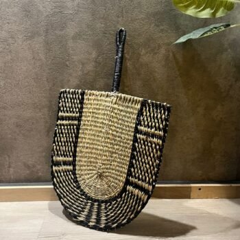Abanico de seagrass natural combinado con negro de 30 x 50 cm