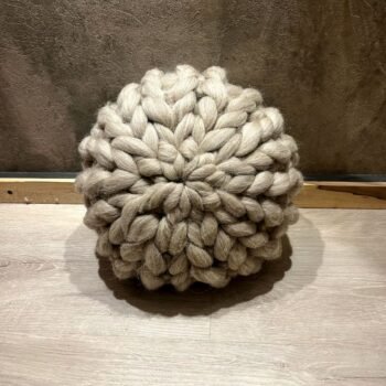 Almohadón estilo nordico de lana merino gris de 35 x 35 cm