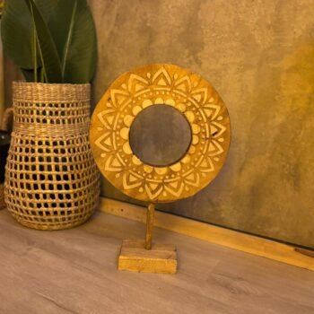 Aro Deco artesanal de madera rustica labrada de 31 x 46 cm