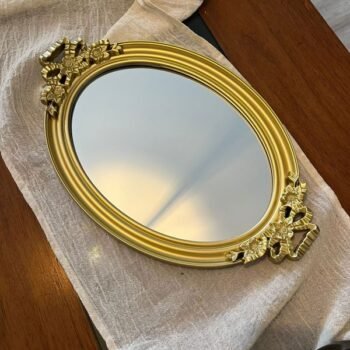 Bandeja con espejo de vidrio ovalada simil metal en blanco o dorado de 37 x 25 cm