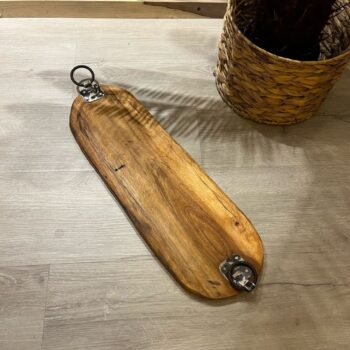 Bandeja tabla artesanal de madera rustica con aplique de hierro de 52 x 19 cm