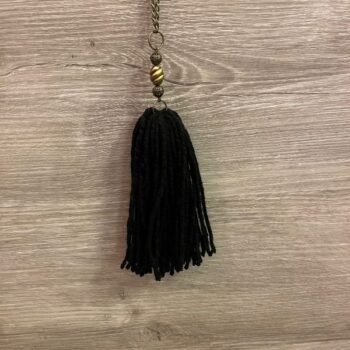 Borla sujeta cortina colgante y apliques de metal e hilos de algodon negro