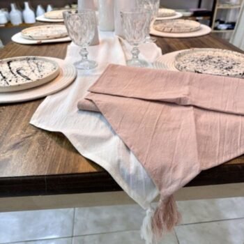 Camino de tela tusor de 1,5 mts con borla de algodon blanco o rosa