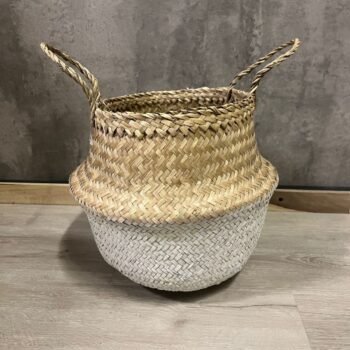 Canasto estilo vietnamita con base blanca mediano de 30 x 30 cm