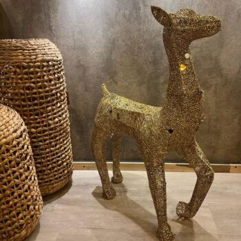 Adorno navideño ciervo de alambre dorado con glitter de 55 x 80 cm