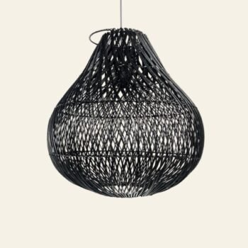 Colgante artesanal Vinh de ratan negro y estructura metalica de 50 x 50 cm
