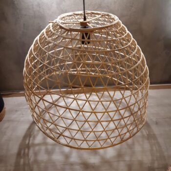 Colgante artesanal de mimbre calado modelo Domo grande de 60 cm