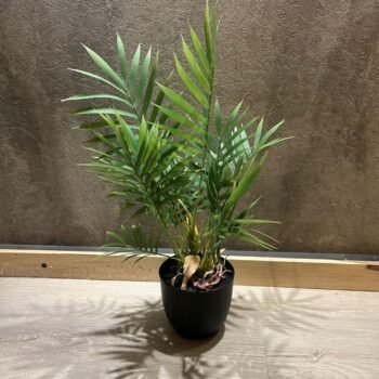 Planta con hojas artificiales tipo palmera de 37 cm en maceta