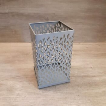 Fanal porta vela metalico calado rectangular en color gris de 12 x 20 cm