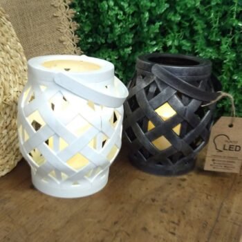 Fanal entrelazado con vela led de 17 x 14 cm en negro o blanco