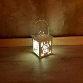 Farolito de metal blanco buho calado con vidrios de 8 x 10 cm