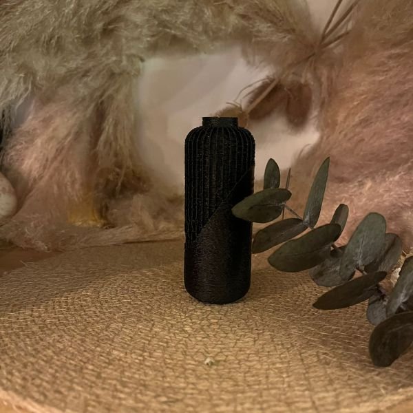 Florero nordico botellita estilo japandi en PLA de 12 cm en negro texturado