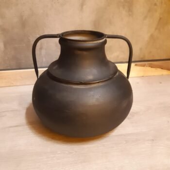 Florero jarrón vintage de metal negro mate gastado de 20 x 18 cm