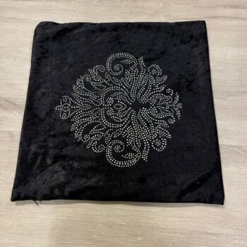Funda para almohadon negro satinado liso con brillos de 43 x 43 cm