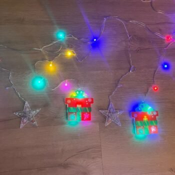 Cortina led de regalitos y estrellas luz multicolor de 3 x 0.80 mts