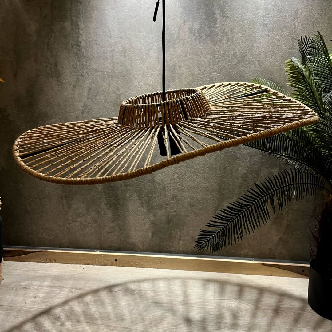 Colgante artesanal modelo Hat Brown en hilos kraft de 60 cm
