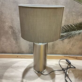 Velador de mesa Luxury de acero y acrilico con pantalla de tapizado gris de 54 cm