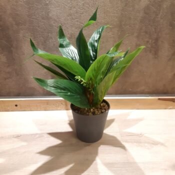 Maceta de pvc pintadas simil chapa con planta artificial de 20 x 30 cm