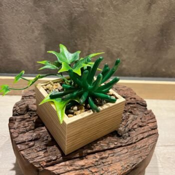 Planta artificial en maceta de madera cuadrada de 8,5 x 8,5 cm