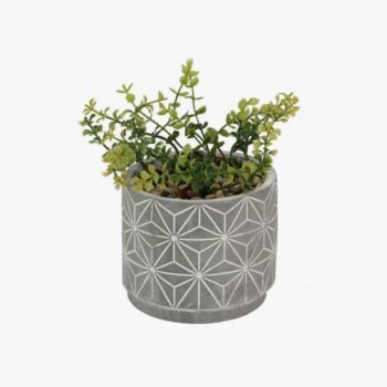 Maceta de cemento con lineas pintadas y planta artificial de 15 x 16 cm
