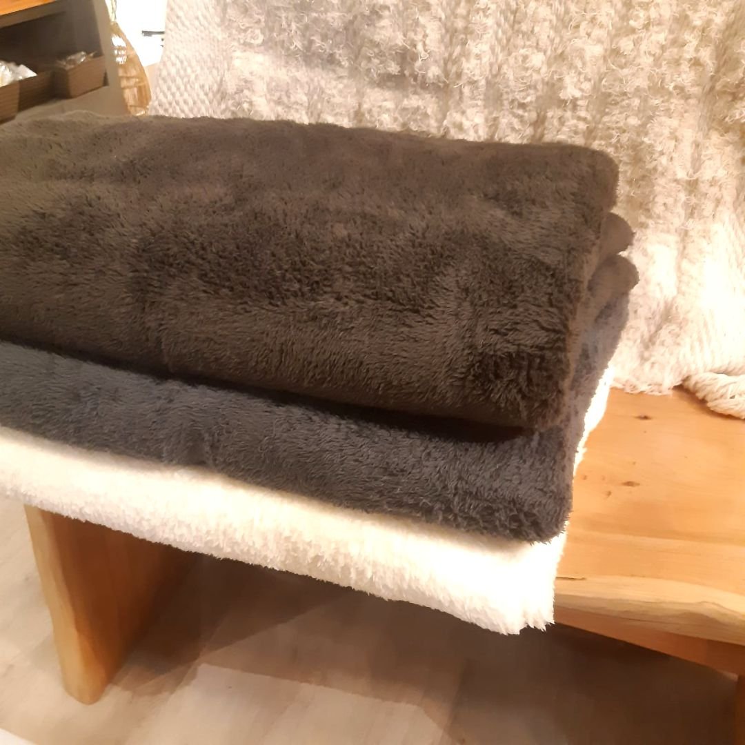 Manta de corderito liso de 180 x 250 cm