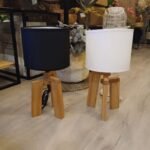 Velador de mesa estilo nordico de madera con pantallas en negro o banco