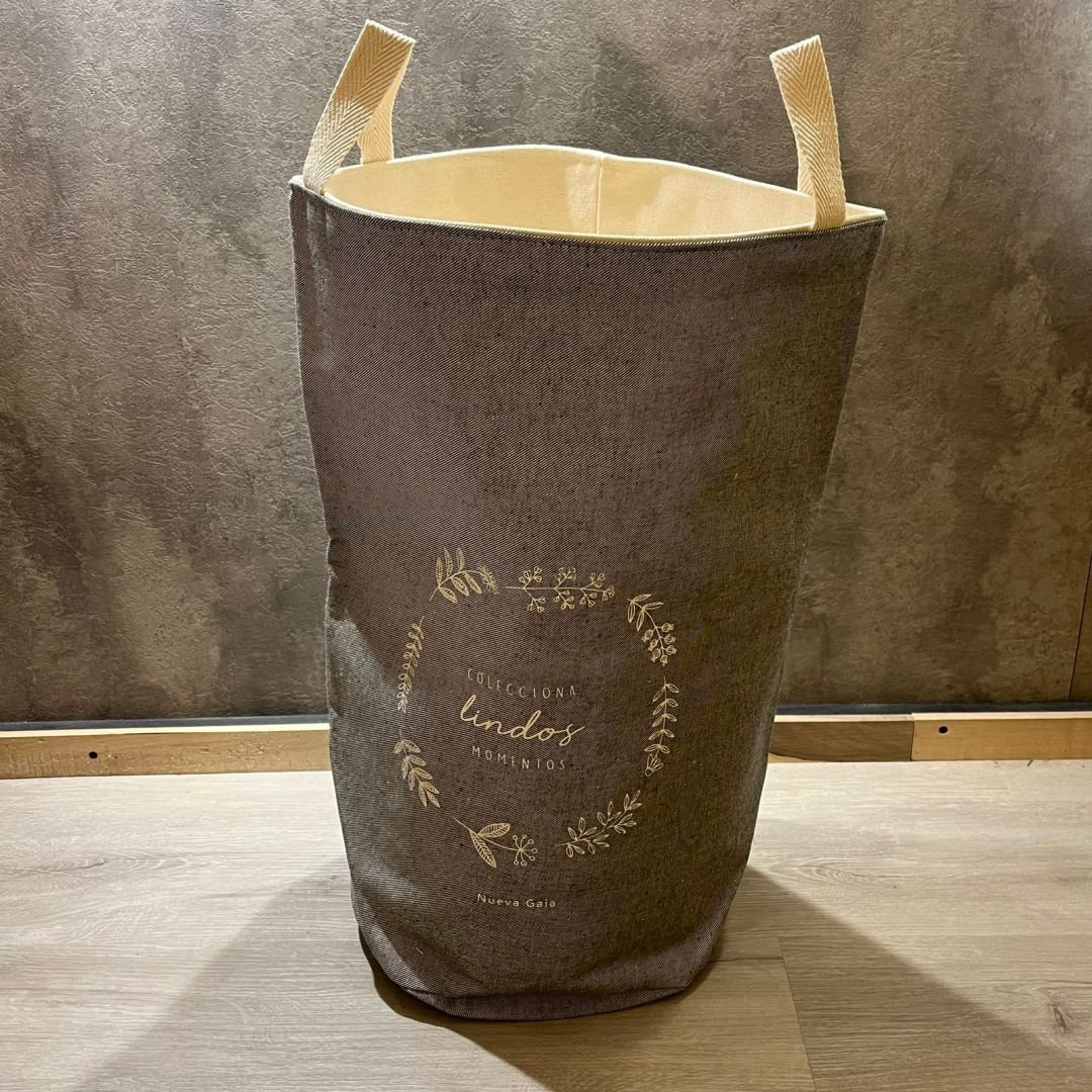 Cesto para ropa de lona jean azul con frase estampada de 33 x 55 cm