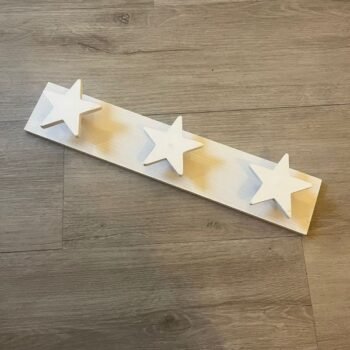 Perchero de madera con 3 ganchos con forma de estrellas