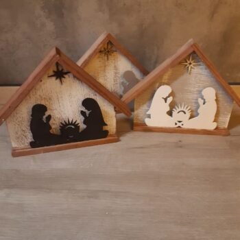 Pesebre de madera vintage estilo nordico con pintura patinada de 25 x 19 cm