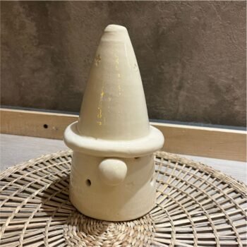 Pino cono de ceramica con cara de Duende de 11 x 18 cm