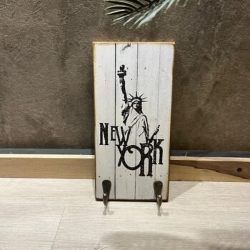 Portallaves de madera estampada New York con perchas de metal de 12 x 25 cm