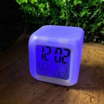 Reloj despertador cubo con iluminacion led y display digital