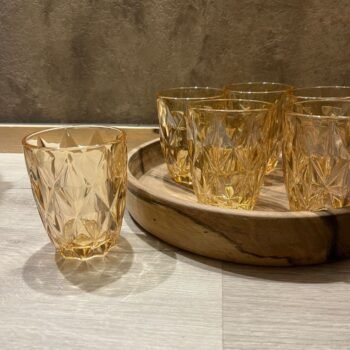 Set de 6 vasos de vidrio con rombos labrados color caramelo
