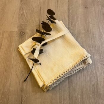 Pack de 4 servilletas de liencillo con puntilla de 30 x 30 cm