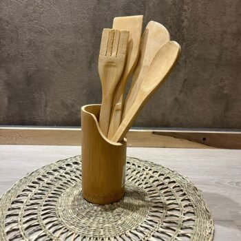 Set de 4 utensilios de cocina y base de madera de caña de bambu