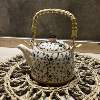 Tetera de ceramica black flower con manija de bambu grande