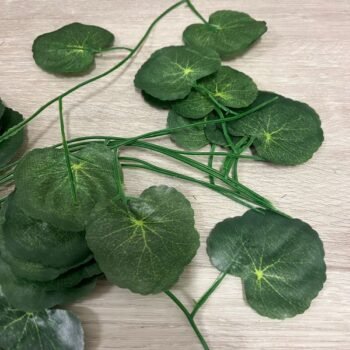 Tira de hojas artificiales estilo malvon de 2 mts verde