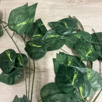 Tira de hojas artificiales de 2 mts verde con tonos claros