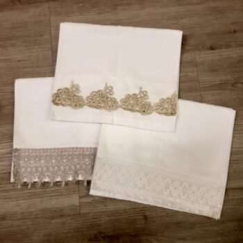 Toalla de mano de algodon con puntillas de 50 x 29 cm