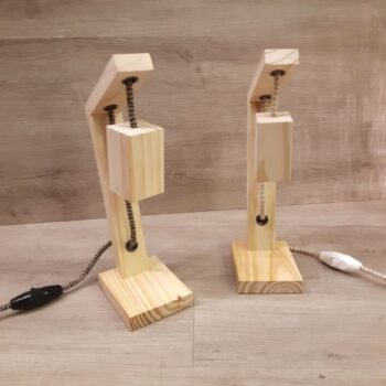 Velador / Lampara de Mesa Nordica con portalampara de madera cuadrado y cable textil