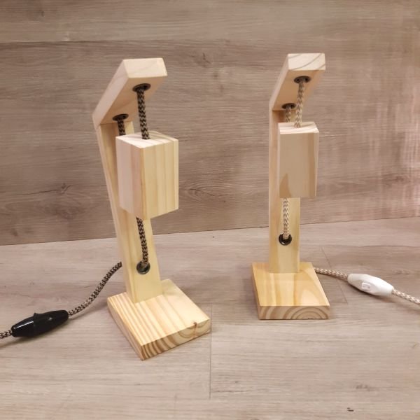 Velador / Lampara de Mesa Nordica con portalampara de madera cuadrado y cable textil
