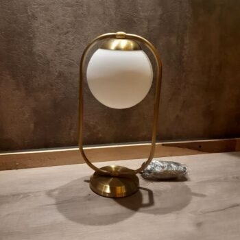Velador Oval de bronce con tulipa globo de vidrio opal 38 cm