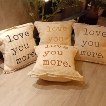 Almohadon de algodon waffle estampado Love you more de 40 x 40 cm