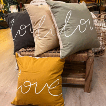 Almohadon de 40 x 40 cm estampado Love