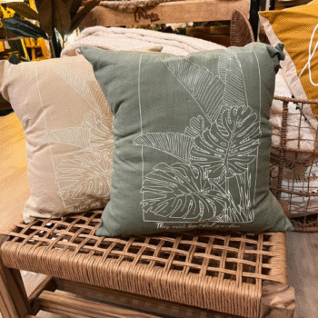 Almohadon de 40 x 40 cm estampado Monstera